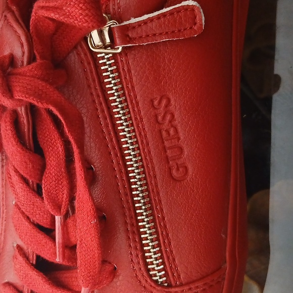 Guess mens red and white zip side sneakers  size 9.5 - Picture 4 of 13